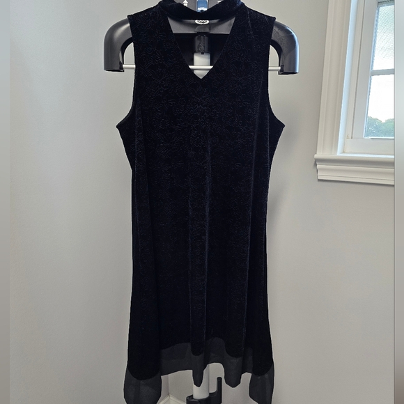 Altered State Choker Neck Trapeze Blk Embossed Velvet Dress Sz Large Sle… - Picture 8 of 9